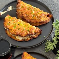 پنکیک سیب زمینی با فیلینگ مرغ و قارچ خامه‌ای