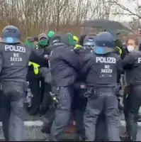درگیری پلیس آلمان با تظاهرکنندگان