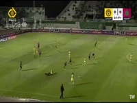 فیلم| بازیکن آلومینیوم با آمبولانس از ورزشگاه خارج شد