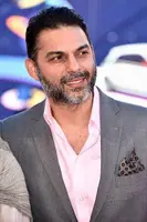 پیمان معادی معذب در کنار خانم ونزدی محبوب