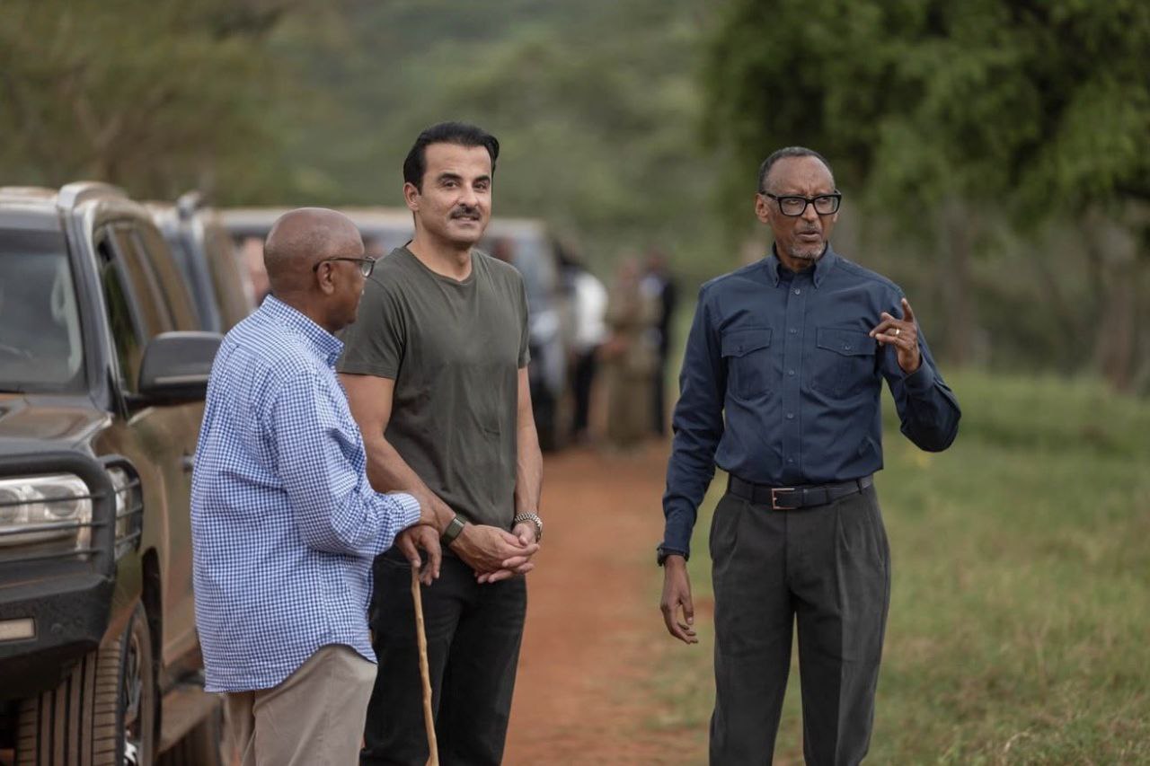  پوشش متفاوت امیر قطر در آفریقا 