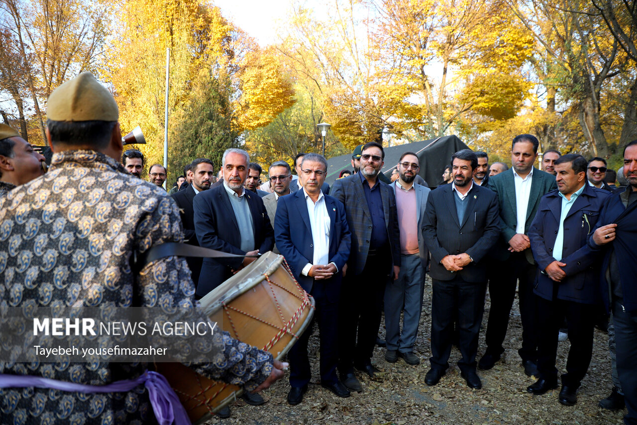 جشنواره برگریزان هگمتانه در همدان