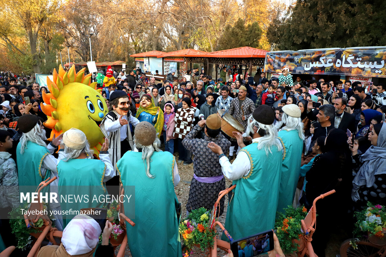 جشنواره برگریزان هگمتانه در همدان