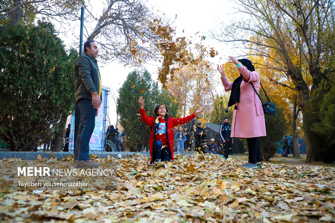 جشنواره برگریزان هگمتانه در همدان