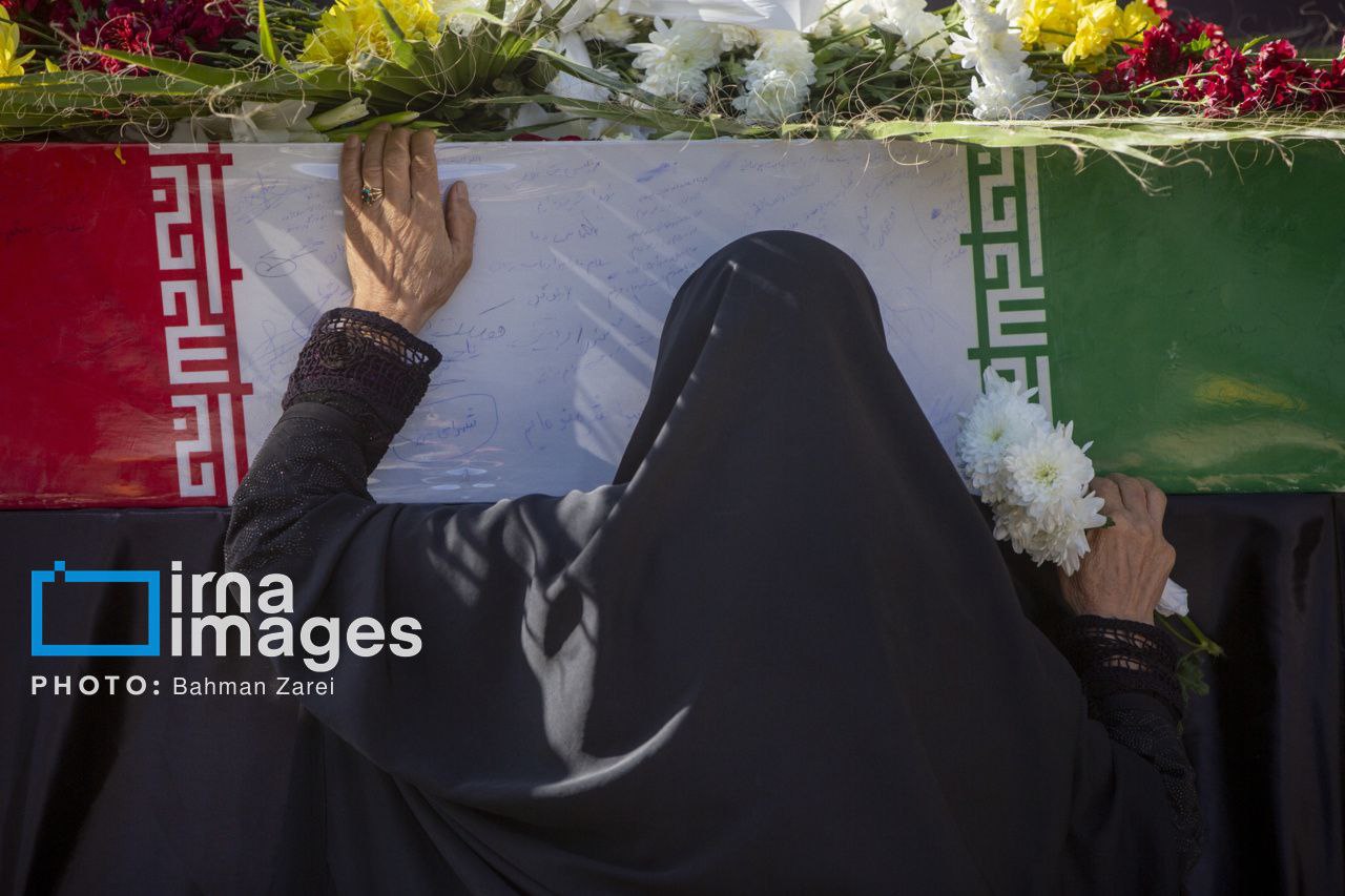  ​​​​​​​عکس/تدفین پیکر شهید گمنام در شرکت گاز استان کرمانشاه