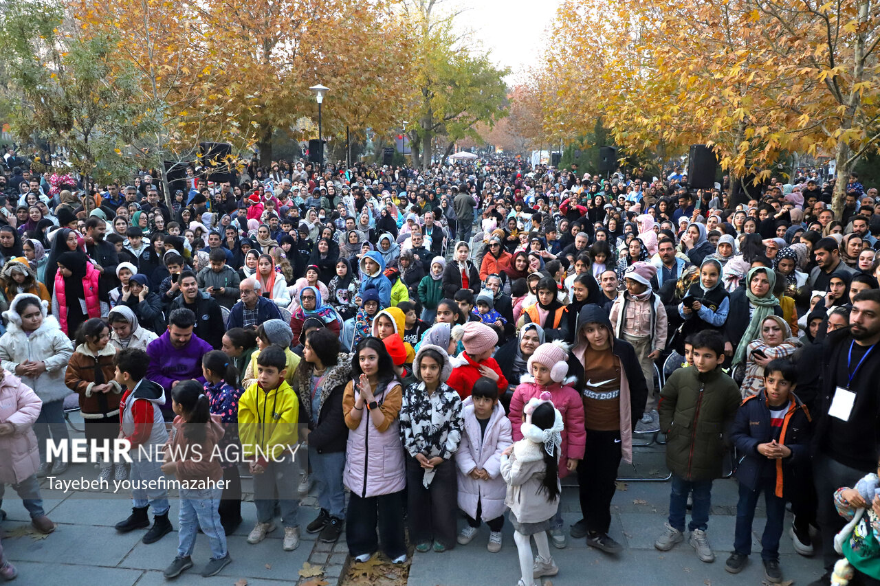 جشنواره برگریزان هگمتانه در همدان
