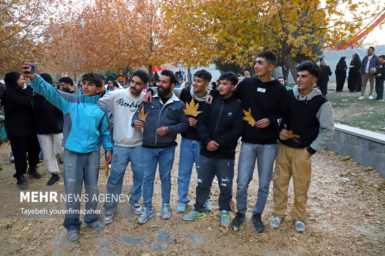 جشنواره برگریزان هگمتانه در همدان