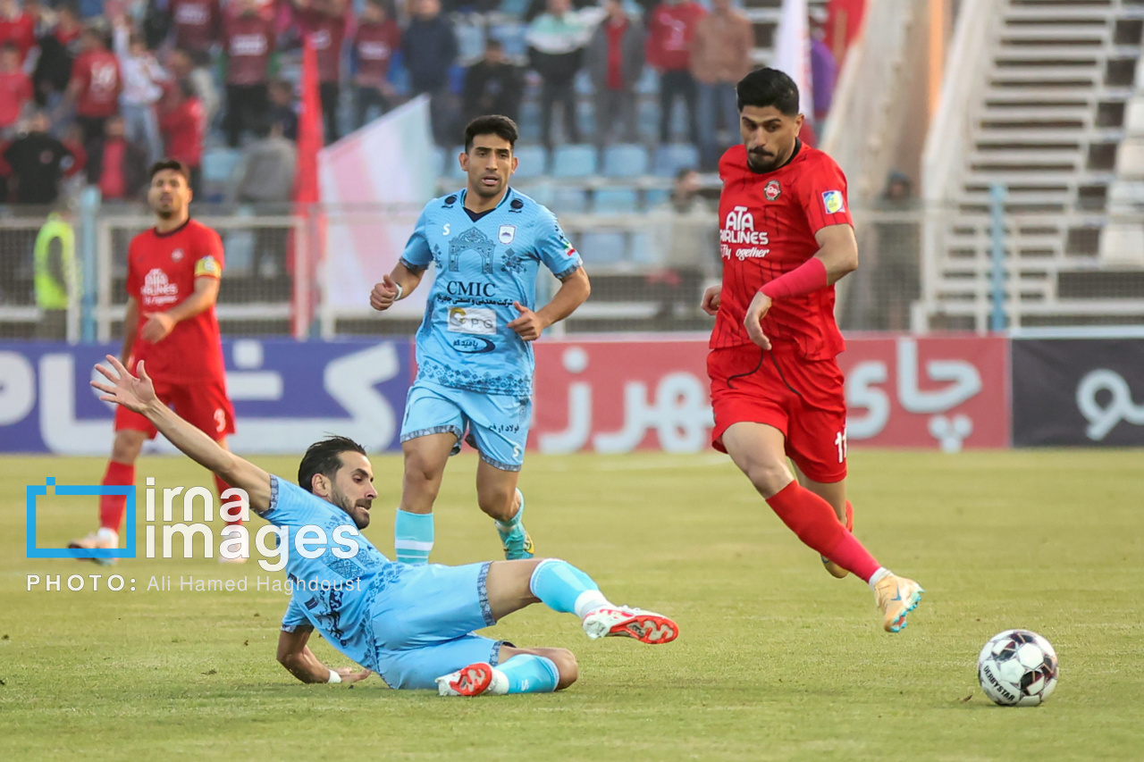 لیگ برتر فوتبال؛ تراکتور و چادرملو