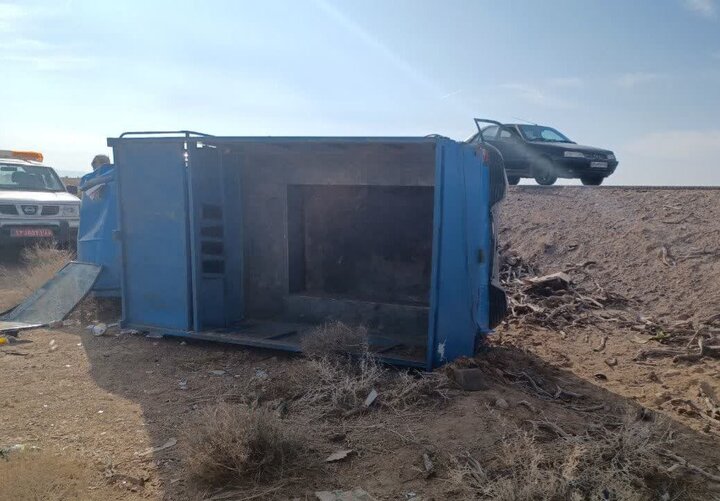 واژگونی نیسان در ایذه باعث مصدومیت ۸ نفر شد