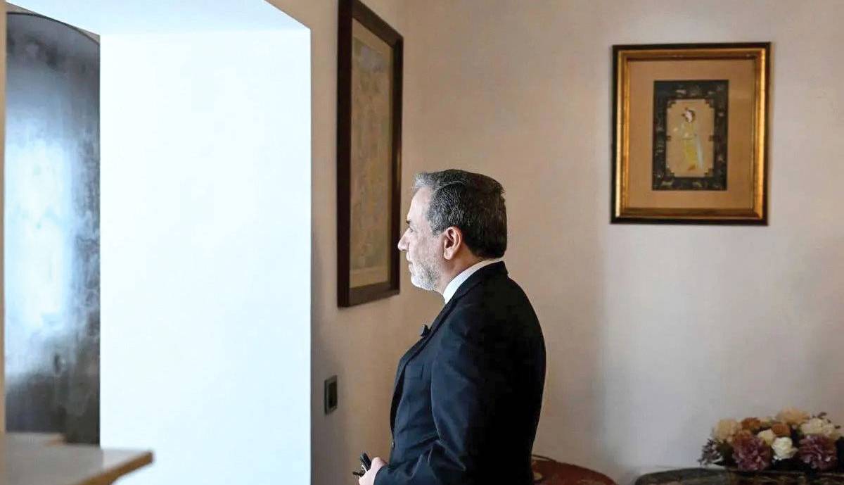 نشانهشناسی تحرکات مذاکراتی پاریس