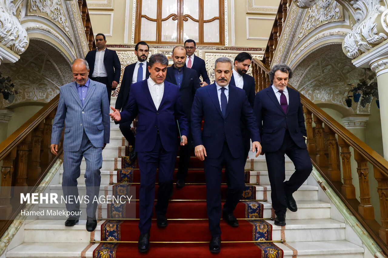 عکس/ دیدار وزیر امور خارجه ترکیه با رئیس مجلس شورای اسلامی