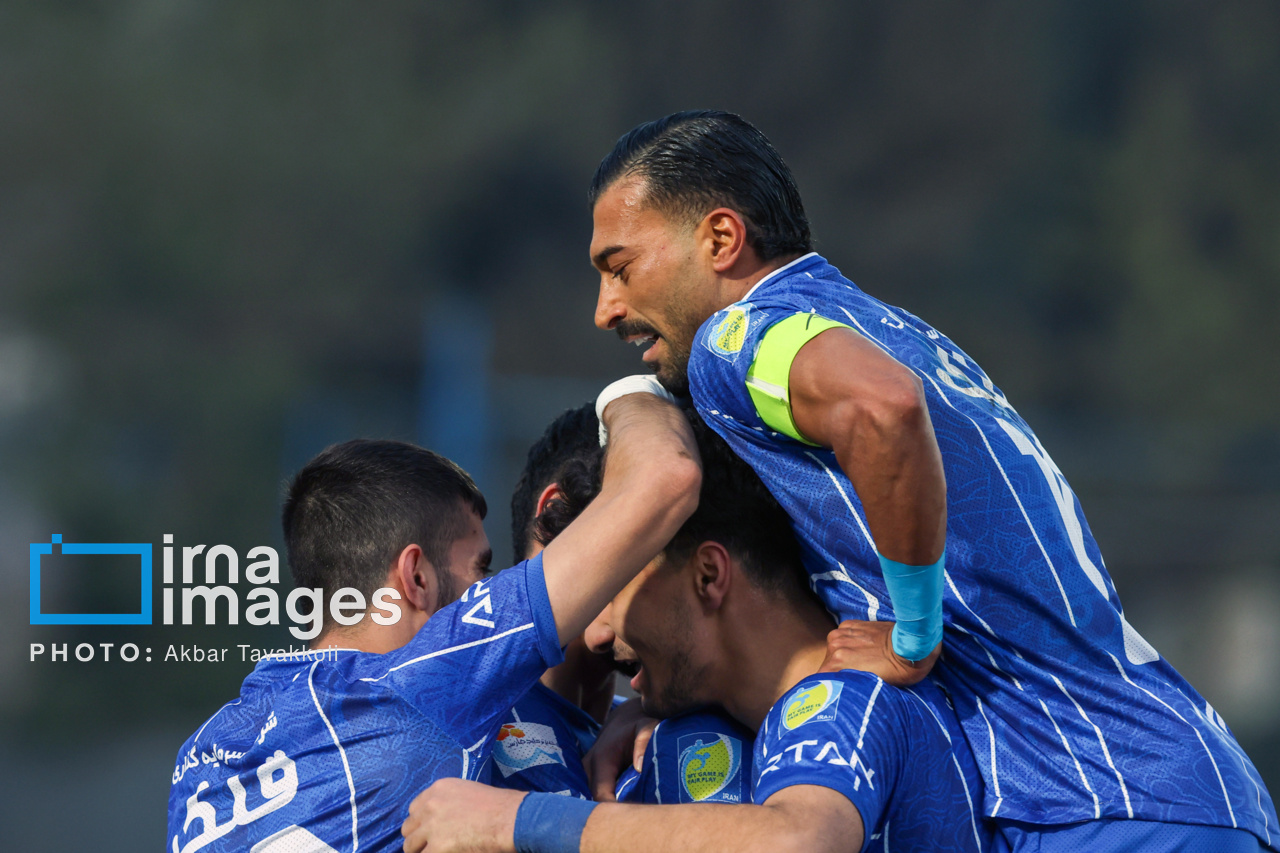 دیدار تیم‌های استقلال و فولاد