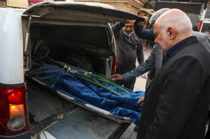 پیکر پزشک پیشکسوت با حضور استاندار خوزستان تشییع شد