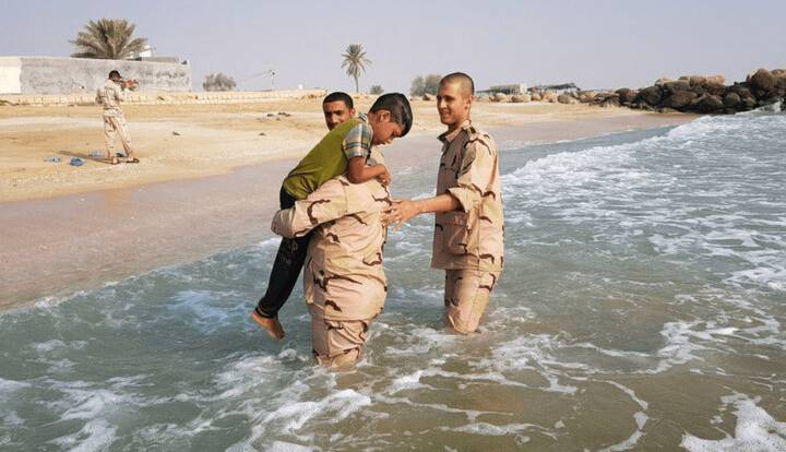 مرزبانان بندرعباس ۴ نفر را از غرق شدن نجات دادند