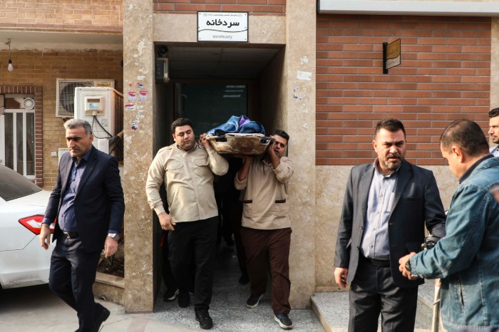 پیکر پزشک پیشکسوت با حضور استاندار خوزستان تشییع شد