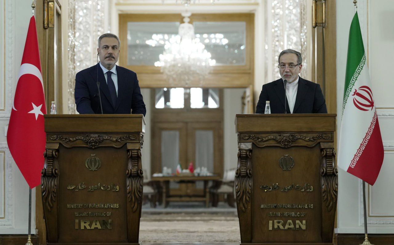 عکس/ کنفرانس مطبوعاتی وزرای امور خارجه ایران و ترکیه