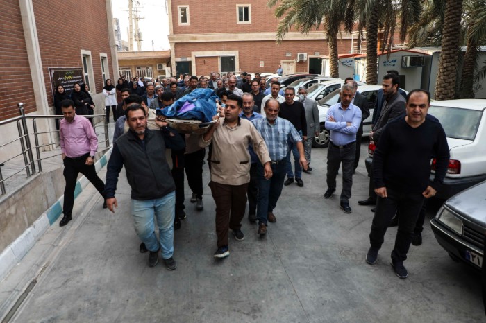 پیکر پزشک پیشکسوت با حضور استاندار خوزستان تشییع شد