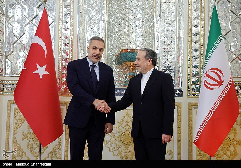 عکس/دیدار وزرای امور خارجه ایران و ترکیه