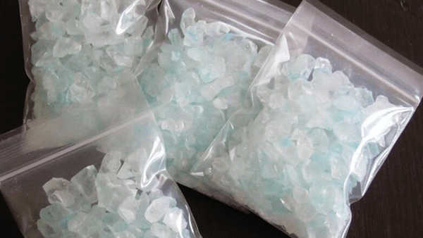 کشف 10 کیلو شیشه از چمدان مسافران در فرودگاه بندرعباس