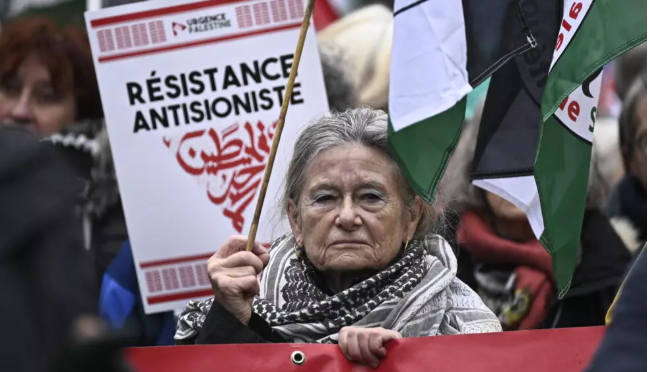 دهها هزار نفر در پاریس در حمایت از ساکنان غزه راهپیمایی کردند