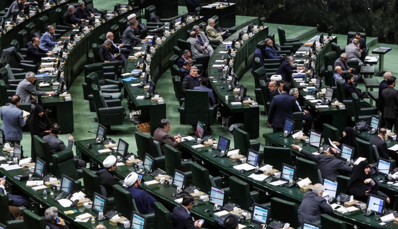 درخواست نمایندگان مجلس برای اجرای انتقال سهمیه سوخت به کارت‌های‌بانکی 