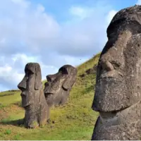 معمای پیکره‌های موآی: آیا غول‌های سنگی ایستر حاصل رقابت قبیله‌ای بودند؟
