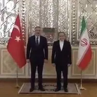 استقبال عراقچی از وزیر خارجه ترکیه در محل وزارت خارجه