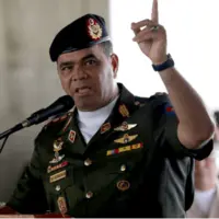 وزیر دفاع ونزوئلا: هرگز اجازه نمی‌دهیم شرافتمان لکه‌دار شود