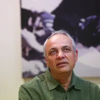 زیدآبادی در غیاب هاشمی روی دست روحانی بلند شد!