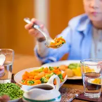 وسط غذا آب بخورید! 