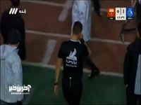 سینا مریدی بازیکن فولاد به دلیل خطای خشن از زمین مسابقه اخراج شد