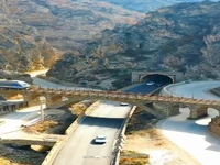 تلاقی جاده و ریل قطار در سوادکوه