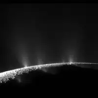 عکس ناسا از مواد آلی در فورانهای قمر زحل