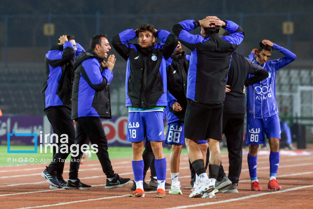 دیدار تیم‌های استقلال و فولاد