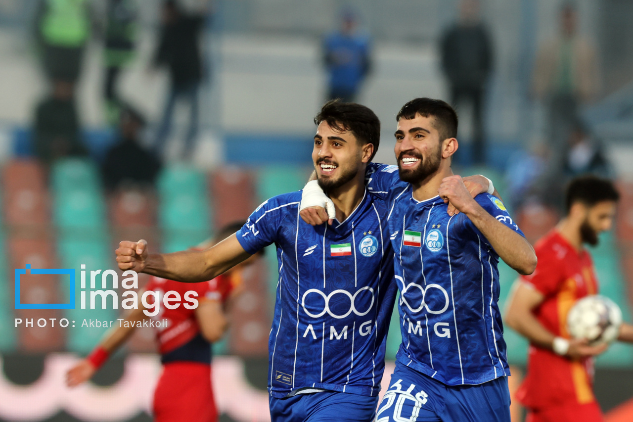 دیدار تیم‌های استقلال و فولاد