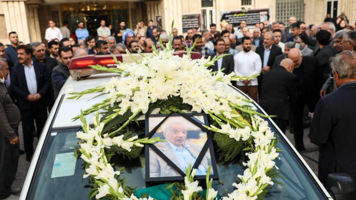 پیکر پزشک پیشکسوت با حضور استاندار خوزستان تشییع شد