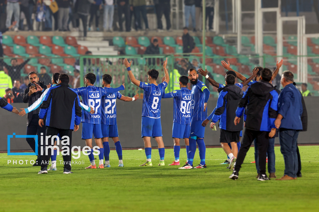 دیدار تیم‌های استقلال و فولاد