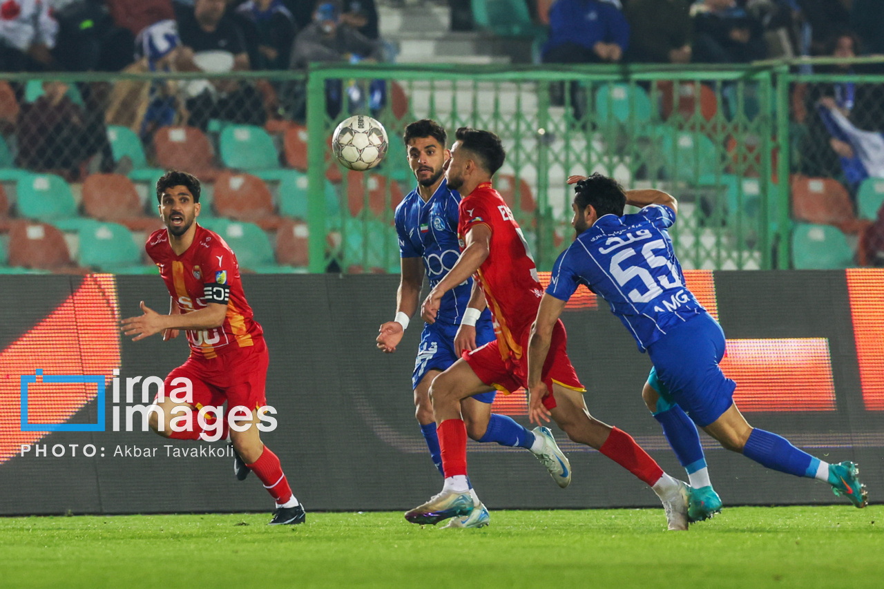 دیدار تیم‌های استقلال و فولاد
