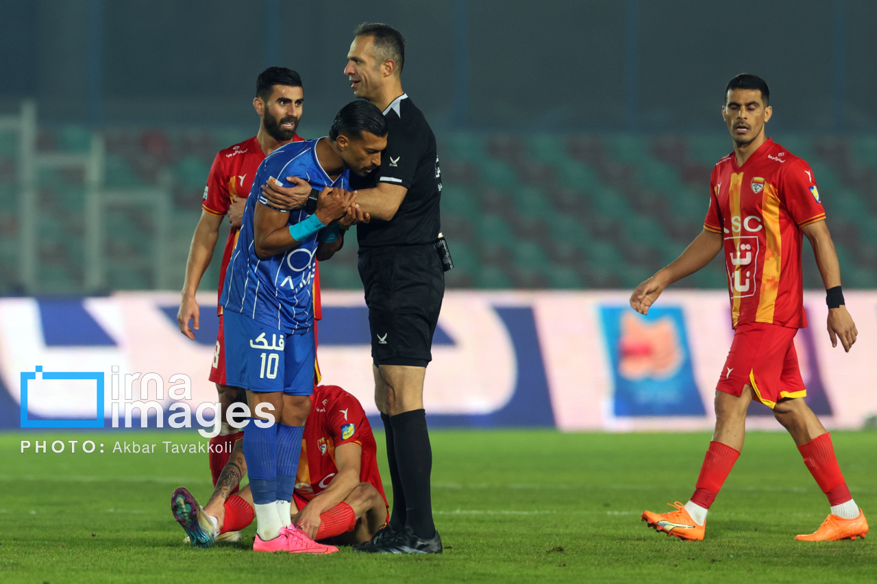 دیدار تیم‌های استقلال و فولاد