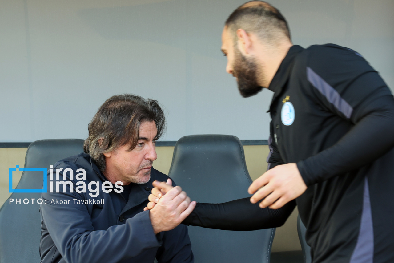 دیدار تیم‌های استقلال و فولاد