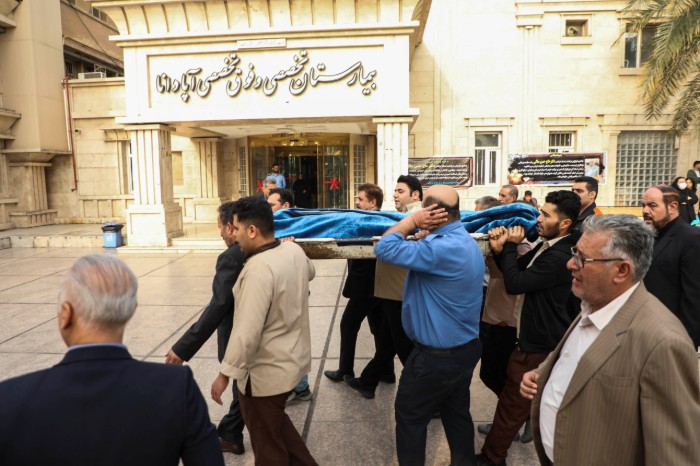 پیکر پزشک پیشکسوت با حضور استاندار خوزستان تشییع شد