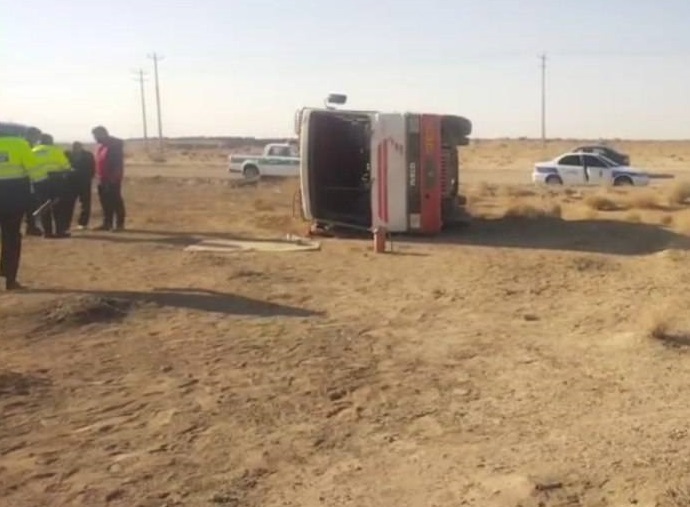 واژگونی مینی‌بوس کارگران در جاده دهان‌قلعه بردسکن