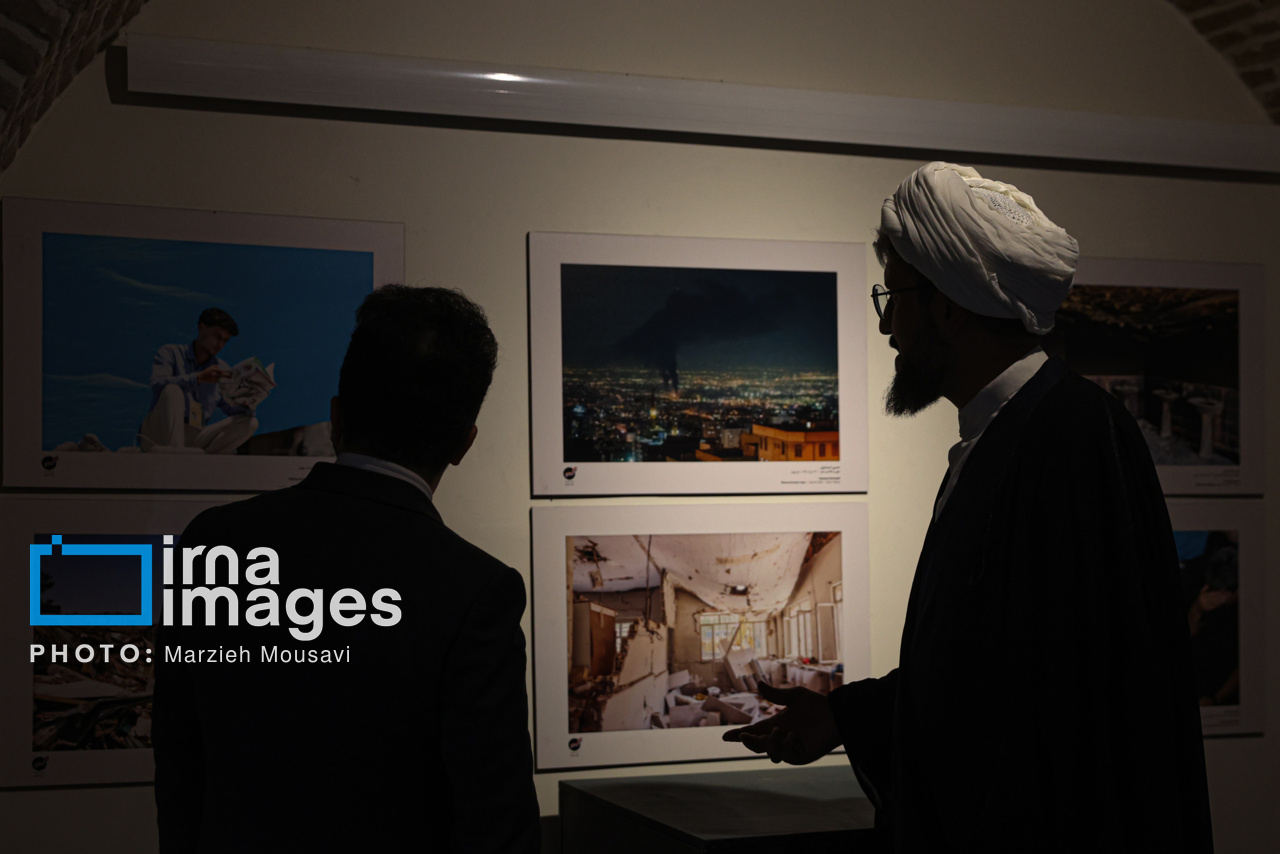 نمایشگاه عکس «ایستادگی برای ایران»