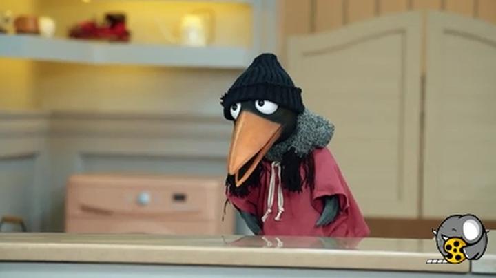 کلاغ معتاد پنیر شده!