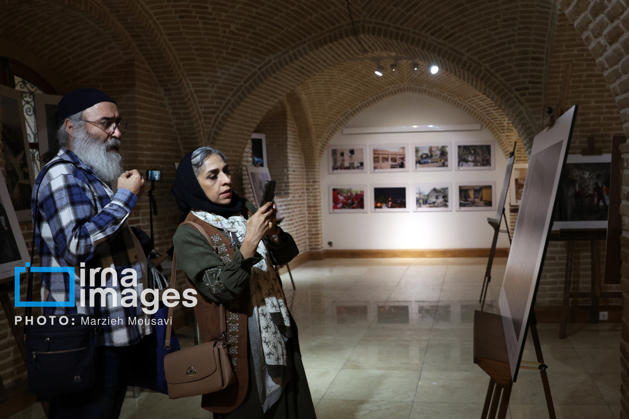 نمایشگاه عکس «ایستادگی برای ایران»