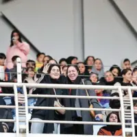 پشت دیوارهای محدودیت؛ نگاهی به روند ورود زنان به ورزشگاه‌ها