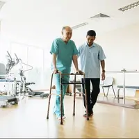 بیحسی و گزگز پا نشانهای از مشکلات سیاتیک و ستون فقرات