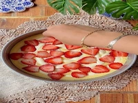 کیک توت فرنگی کرم دار