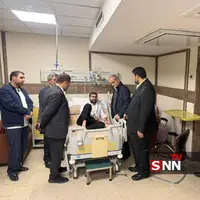 عیادت پزشکیان از سقاب اصفهانی 