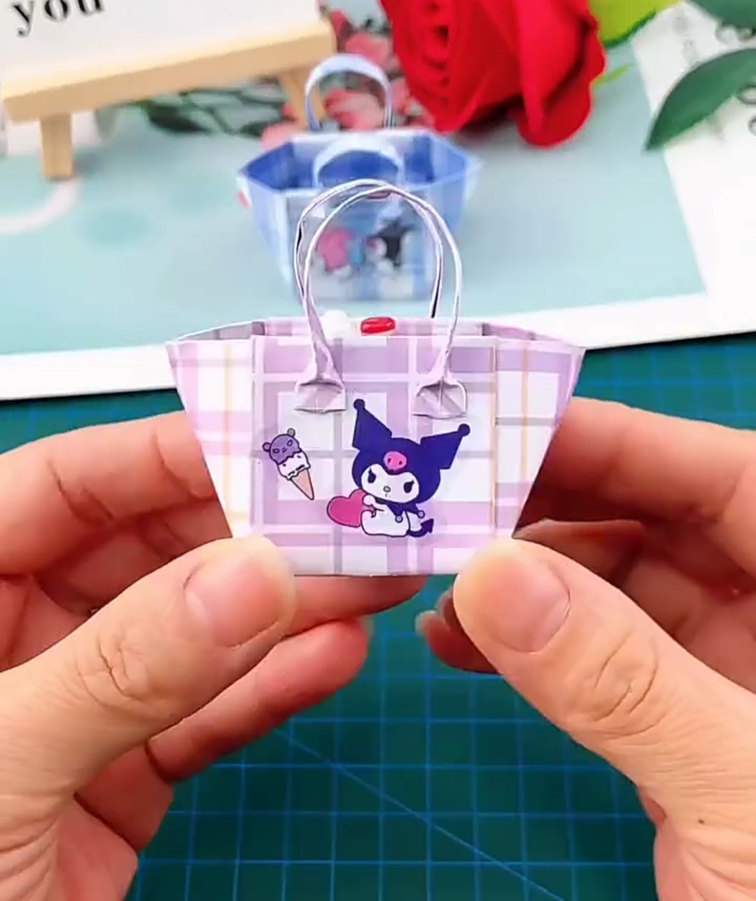 کاردستی کیف کاغذی کوچک؛ هدیه‌ای بامزه برای کودکان